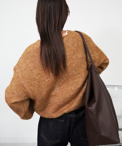 gossara(ゴサラ)の「【程よいオーバーサイズ】Vネックモヘアニット(ニット/セーター・レディース・ベージュ/ブラウン/チャコールグレー・FREE)」の8枚目の写真