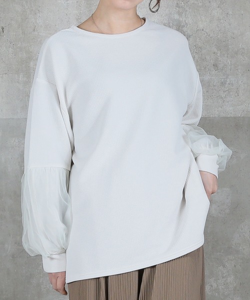 CLOVER DEPOT(クローバーデポ)の「袖チュール2WAYトップス(CLOVER DEPOT)(Tシャツ/カットソー・レディース・ブラック/アイボリー・FREE)」の2枚目の写真