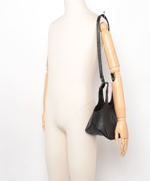 ONE.(ワンドット)の「【ONE./ワンドット】Leather 2-Way Shoulder & Hand Bag / 撥水レザー(ハンドバッグ・メンズ・ブラック・FREE)」の6枚目の写真