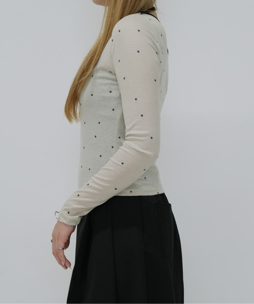 Enewd nina(エニュードニーナ)の「ドットワンオフショルダートップス(Tシャツ/カットソー・レディース・アイボリー/ブラック・FREE)」の4枚目の写真