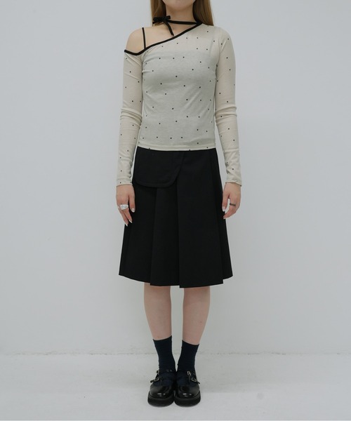 Enewd nina(エニュードニーナ)の「ドットワンオフショルダートップス(Tシャツ/カットソー・レディース・アイボリー/ブラック・FREE)」の7枚目の写真