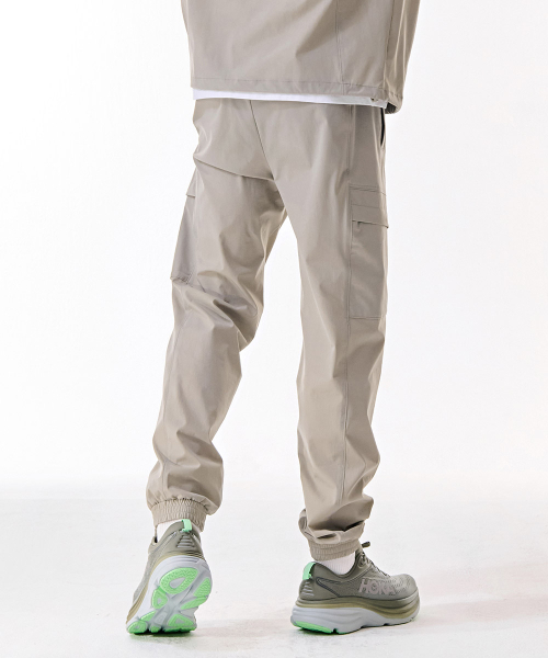 CHASECULT(チェイスカルト)の「男性ストレッチポケットジョガーパンツ-DBRK2221C0X(スウェットパンツ・メンズ・Beige・76/82/86/70)」の2枚目の写真