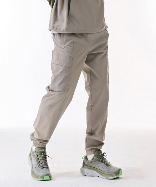 CHASECULT(チェイスカルト)の「男性ストレッチポケットジョガーパンツ-DBRK2221C0X(スウェットパンツ・メンズ・Beige・76/82/86/70)」の4枚目の写真