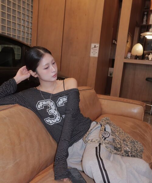SETUP-EXE(セットアップイーエックスイー)の「33 STRIPE V-NECK TOP / MELANGE GRAY(Tシャツ/カットソー・レディース・その他・OS)」の6枚目の写真