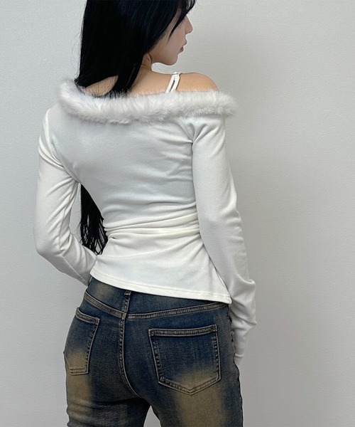 FOLLOWIN(フォロウィン)の「ファーオフショル ストーンロゴトップス(Tシャツ/カットソー・レディース・チャコールグレー/アイボリー/ブラウン・FREE)」の10枚目の写真