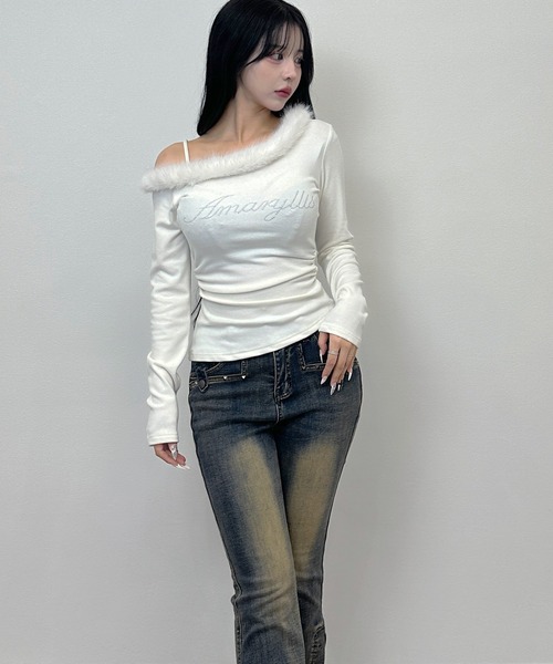 FOLLOWIN(フォロウィン)の「ファーオフショル ストーンロゴトップス(Tシャツ/カットソー・レディース・チャコールグレー/アイボリー/ブラウン・FREE)」の5枚目の写真