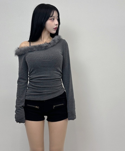FOLLOWIN(フォロウィン)の「ファーオフショル ストーンロゴトップス(Tシャツ/カットソー・レディース・チャコールグレー/アイボリー/ブラウン・FREE)」の14枚目の写真