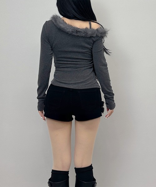 FOLLOWIN(フォロウィン)の「ファーオフショル ストーンロゴトップス(Tシャツ/カットソー・レディース・チャコールグレー/アイボリー/ブラウン・FREE)」の16枚目の写真