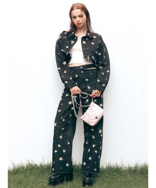 EVRIS（エヴリス）の「スタッズチャンキーヒールサボ（サンダル・レディース・ホワイト/ブラック・SMALL/MEDIUM/LARGE）」の3枚目の写真