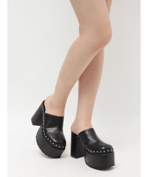 EVRIS（エヴリス）の「スタッズチャンキーヒールサボ（サンダル・レディース・ブラック/ホワイト・SMALL/MEDIUM/LARGE）」の5枚目の写真