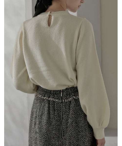MEISM（ミズム）の「[2025-26 WINTER COLLECTION][MEISM by Re:EDIT]ビジュークルーネックパフスリーブニットプルオーバー（ニット/セーター・レディース・ブラック/オフホワイト/グレー・MEDIUM/LARGE）」の13枚目の写真