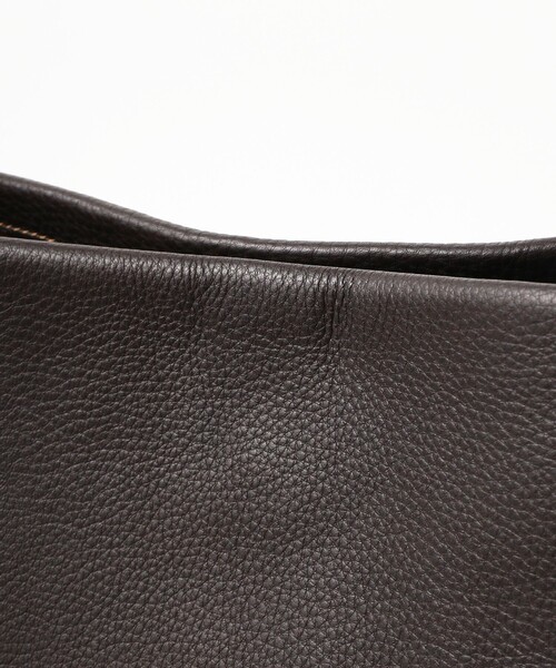 BEAMS F(ビームスエフ)の「S.MANO / TROPEA レザー ショルダー バッグ(トートバッグ・メンズ・ブラック・ONE SIZE)」の5枚目の写真