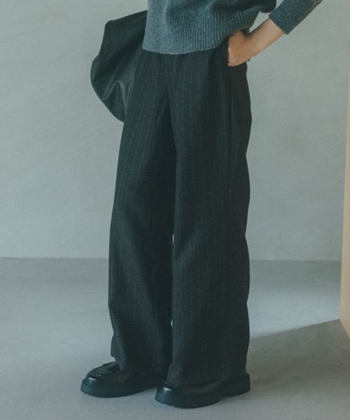 studio CLIP（スタディオクリップ）の「【daily CLIP】ストライプワイドパンツ（スラックス・レディース・チャコール/グレー・FREE）」の2枚目の写真