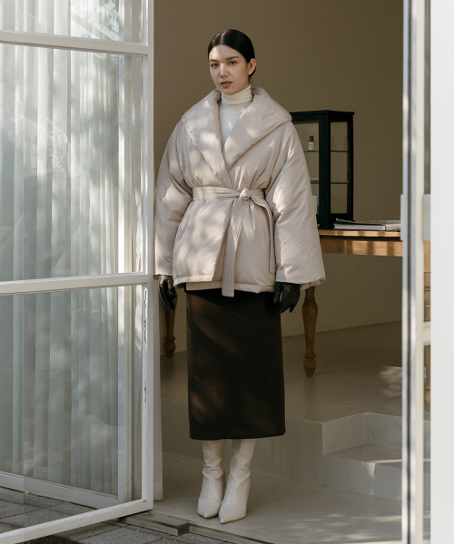 MAYVERU(メイバーユー)の「Walters Padding Jumper _ Beige(ダウンジャケット/コート・レディース・ベージュ・F)」の7枚目の写真