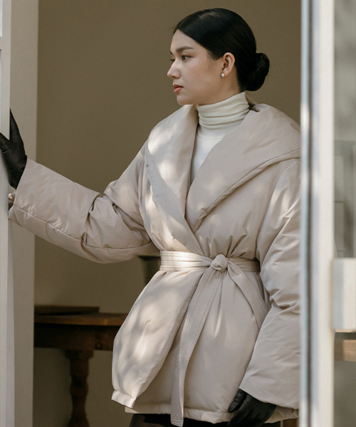MAYVERU(メイバーユー)の「Walters Padding Jumper _ Beige(ダウンジャケット/コート・レディース・ベージュ・F)」の5枚目の写真