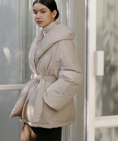 MAYVERU(メイバーユー)の「Walters Padding Jumper _ Beige(ダウンジャケット/コート・レディース・ベージュ・F)」の4枚目の写真