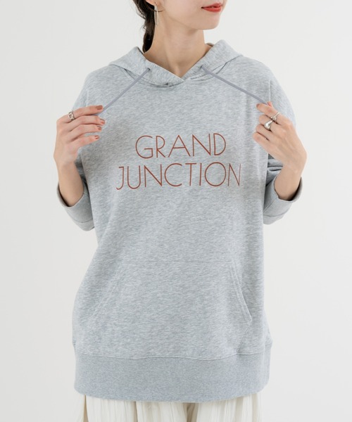 refinedworks（リファインドワークス）の「【refinedworks】 着回し抜群 の ロゴ スウェット パーカー（パーカー・レディース・ホワイト/グレー・FREE）」の2枚目の写真