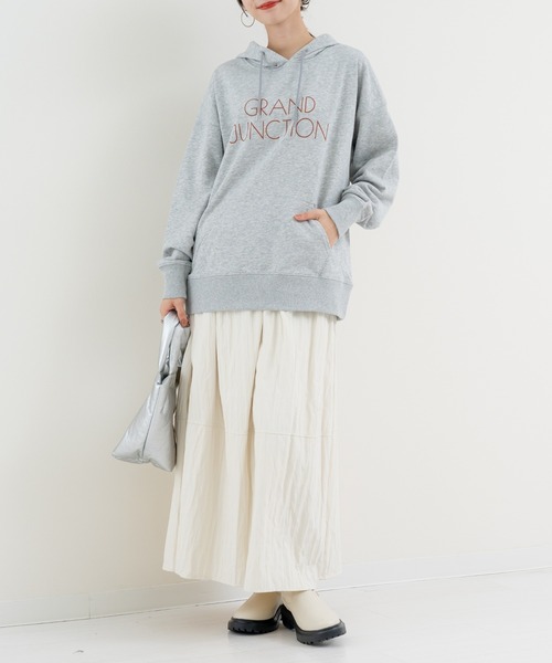 refinedworks（リファインドワークス）の「【refinedworks】 着回し抜群 の ロゴ スウェット パーカー（パーカー・レディース・ホワイト/グレー・FREE）」の11枚目の写真