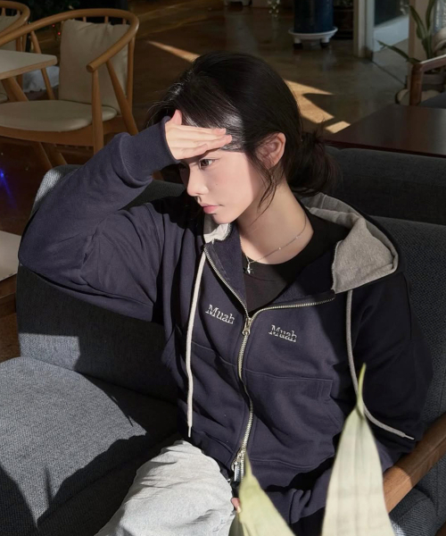 muahmuah（ムーアムーア）の「ステッチコンビフードジップアップ [4カラー]（パーカー・レディース・オートミール/ブラック/ライトグレー/ネイビー・FREE）」の5枚目の写真