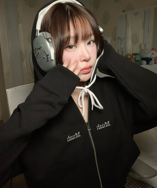 muahmuah（ムーアムーア）の「ステッチコンビフードジップアップ [4カラー]（パーカー・レディース・オートミール/ブラック/ライトグレー/ネイビー・FREE）」の7枚目の写真