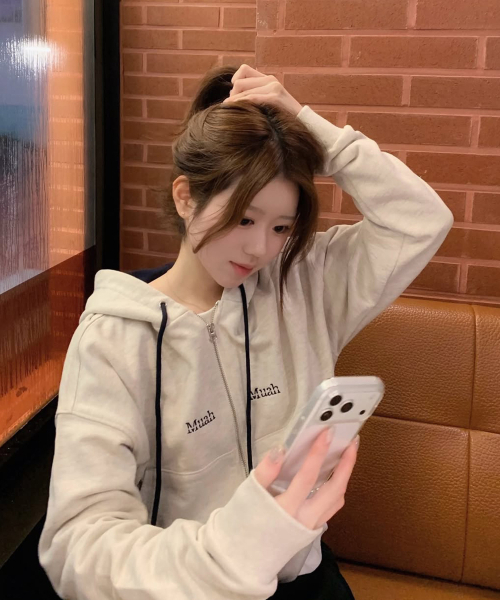 muahmuah（ムーアムーア）の「ステッチコンビフードジップアップ [4カラー]（パーカー・レディース・オートミール/ブラック/ライトグレー/ネイビー・FREE）」の9枚目の写真