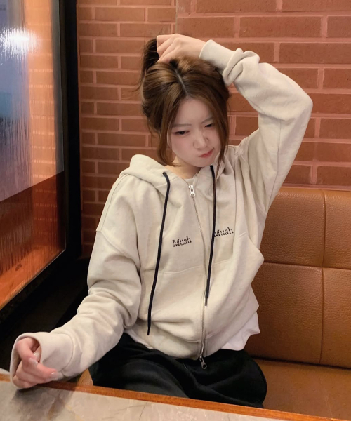 muahmuah（ムーアムーア）の「ステッチコンビフードジップアップ [4カラー]（パーカー・レディース・オートミール/ブラック/ライトグレー/ネイビー・FREE）」の10枚目の写真