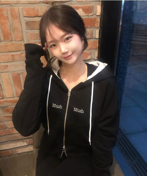 muahmuah（ムーアムーア）の「ステッチコンビフードジップアップ [4カラー]（パーカー・レディース・オートミール/ブラック/ライトグレー/ネイビー・FREE）」の9枚目の写真