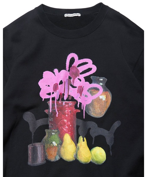 uniform experiment(ユニフォームエクスペリメント)の「MICHAEL CHERNO: RED VASE CREWNECK TOP(スウェット・メンズ・ブラック・5/4/3/2/1)」の4枚目の写真