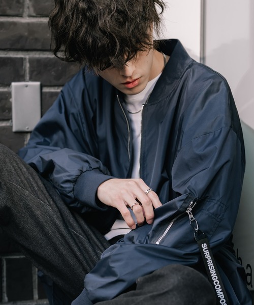 Rocky Monroe(ロッキーモンロー)の「新色追加 ポリDEWSPO オーバーサイズMA-1フライトジャケット/撥水加工ミリタリーブルゾン(MA-1・メンズ・カーキ/ブラック/ホワイト/ネイビー・XL/L/M)」の19枚目の写真