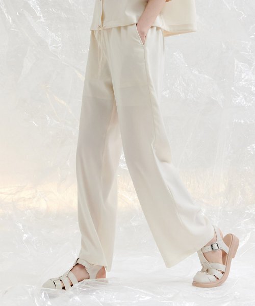 CHASECULT(チェイスカルト)の「レディース セミワイドバンディングパンツ-CBRG2271C0A(スラックス・レディース・アイボリー・FREE)」の2枚目の写真