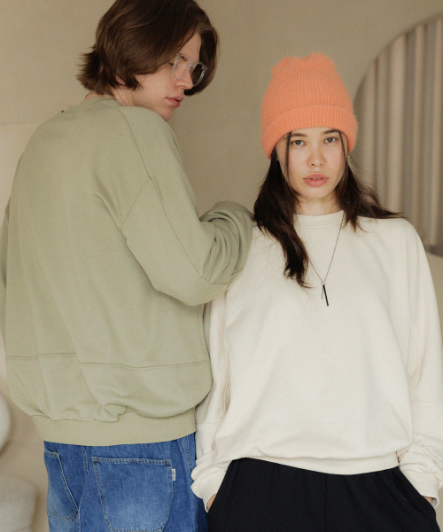 NUBINDA（ヌビンダ）の「ユニセックス スウェット オーバーサイズ スウェットシャツ [クリーム]（スウェット・レディース・クリーム・M/L/XL）」の3枚目の写真