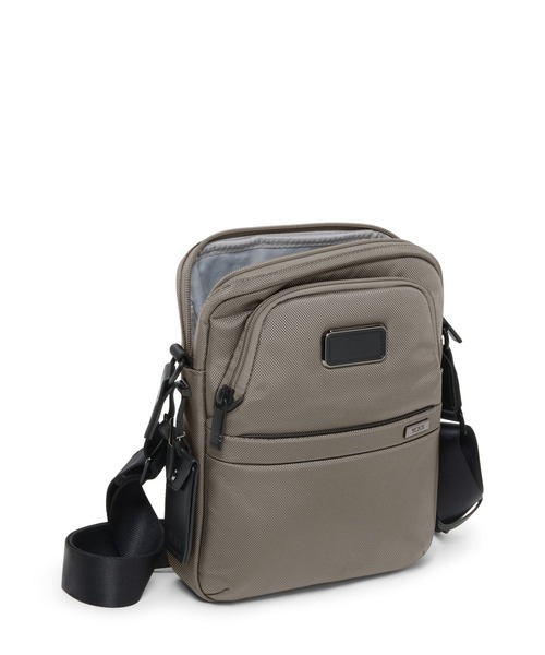 TUMI(トゥミ)の「TUMI ALPHA(アルファ) ミディアム・クロスボディ(ショルダーバッグ・メンズ・グレー系その他・FREE)」の2枚目の写真
