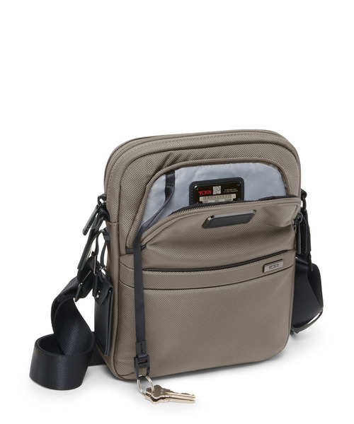 TUMI(トゥミ)の「TUMI ALPHA(アルファ) ミディアム・クロスボディ(ショルダーバッグ・メンズ・グレー系その他・FREE)」の3枚目の写真