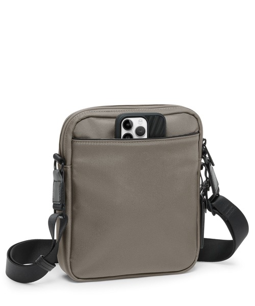 TUMI(トゥミ)の「TUMI ALPHA(アルファ) ミディアム・クロスボディ(ショルダーバッグ・メンズ・グレー系その他・FREE)」の4枚目の写真