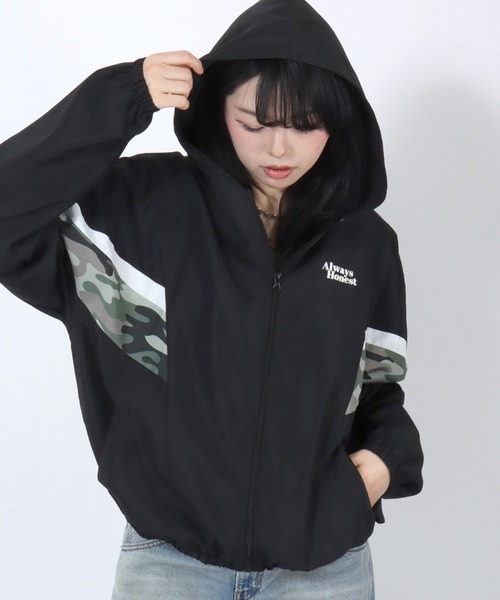 Salong hameu(サロン ハミュー)の「ビッグシルエット 袖配色ジップパーカー/ヒョウ柄 カモフラ 迷彩/ブルゾン/ライトアウター/ジャンパー(ナイロンジャケット・レディース・ブラック/ブラック×グリーン/ブラック×ベージュ・M/L)」の2枚目の写真