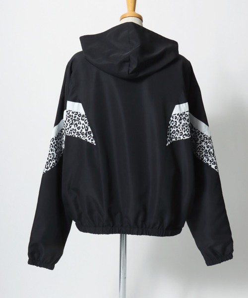 Salong hameu(サロン ハミュー)の「ビッグシルエット 袖配色ジップパーカー/ヒョウ柄 カモフラ 迷彩/ブルゾン/ライトアウター/ジャンパー(ナイロンジャケット・レディース・ブラック/ブラック×グリーン/ブラック×ベージュ・M/L)」の15枚目の写真