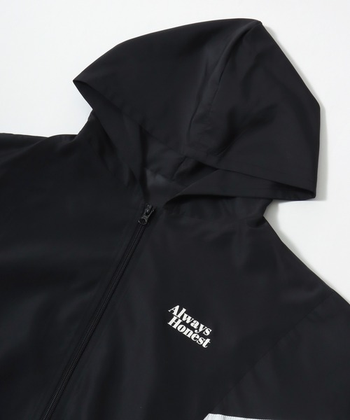 Salong hameu(サロン ハミュー)の「ビッグシルエット 袖配色ジップパーカー/ヒョウ柄 カモフラ 迷彩/ブルゾン/ライトアウター/ジャンパー(ナイロンジャケット・レディース・ブラック/ブラック×グリーン/ブラック×ベージュ・M/L)」の16枚目の写真