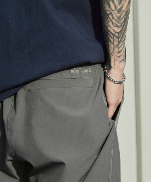 WILD THINGS（ワイルドシングス）の「WILD THINGS/ワイルドシングス MOTION PANTS ミリタリータグ イージーショートパンツ 2026年春夏（その他パンツ・メンズ・ブラック/グレー・M/L/XL）」の16枚目の写真