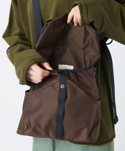 Snow Peak（スノーピーク）の「Snow Peak / Recycled Cordura Shoulder Bag  リサイクルコーデュラショルダーバッグ（ショルダーバッグ・メンズ・ブラウン/ブラック・ONE SIZE）」の7枚目の写真