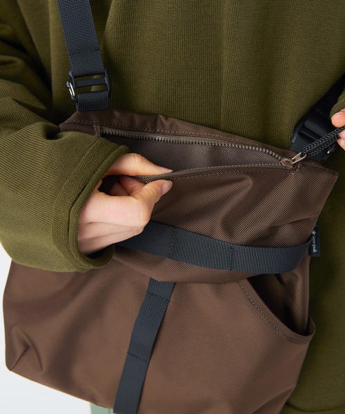 Snow Peak（スノーピーク）の「Snow Peak / Recycled Cordura Shoulder Bag  リサイクルコーデュラショルダーバッグ（ショルダーバッグ・メンズ・ブラウン/ブラック・ONE SIZE）」の10枚目の写真