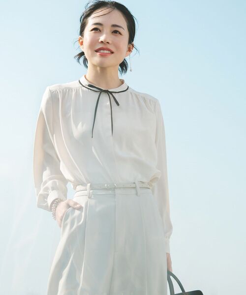 COHINA(コヒナ)の「バイカラーリボンブラウス 【低身長・小柄女性】(シャツ/ブラウス・レディース・ホワイト/ベージュ・ONE SIZE)」の3枚目の写真