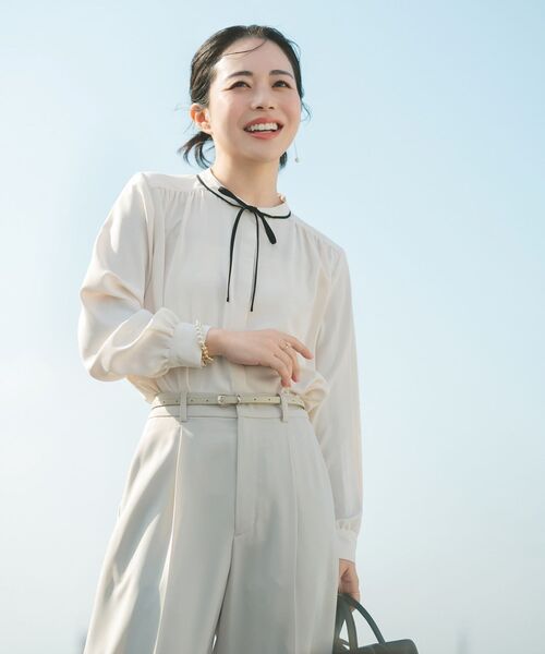 COHINA(コヒナ)の「バイカラーリボンブラウス 【低身長・小柄女性】(シャツ/ブラウス・レディース・ホワイト/ベージュ・ONE SIZE)」の4枚目の写真