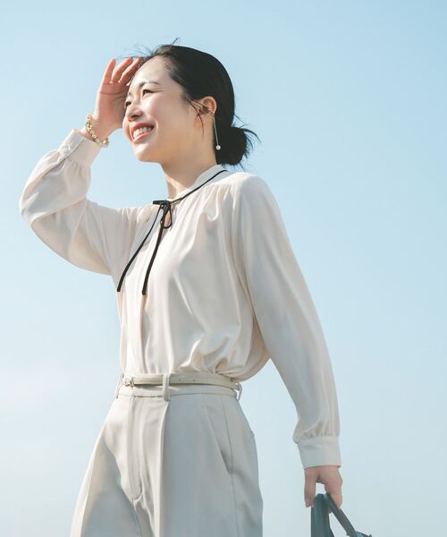 COHINA(コヒナ)の「バイカラーリボンブラウス 【低身長・小柄女性】(シャツ/ブラウス・レディース・ホワイト/ベージュ・ONE SIZE)」の5枚目の写真