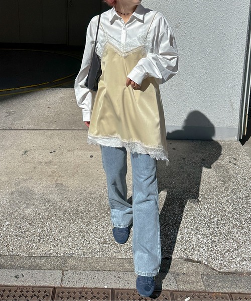 PILIT(ピリット)の「ランダムヘム サテンレースキャミソール(キャミソール・レディース・ベージュ/ブルー/アイボリー・MEDIUM)」の4枚目の写真