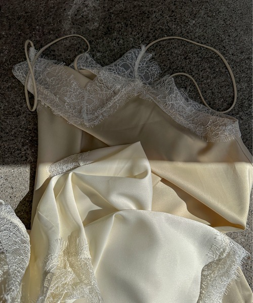 PILIT(ピリット)の「ランダムヘム サテンレースキャミソール(キャミソール・レディース・ベージュ/ブルー/アイボリー・MEDIUM)」の20枚目の写真