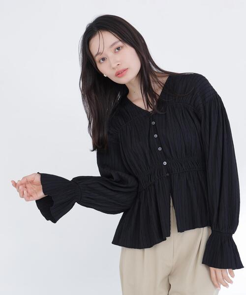 NATURAL BEAUTY BASIC（ナチュラルビューティーベーシック）の「◇Ｖネックギャザーブラウス（シャツ/ブラウス・レディース・ライトグリーン/ブラック/オフホワイト・FREE）」の8枚目の写真