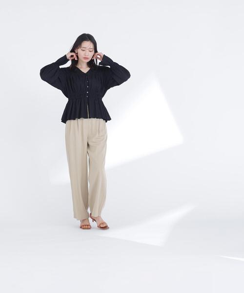 NATURAL BEAUTY BASIC（ナチュラルビューティーベーシック）の「◇Ｖネックギャザーブラウス（シャツ/ブラウス・レディース・ライトグリーン/ブラック/オフホワイト・FREE）」の9枚目の写真
