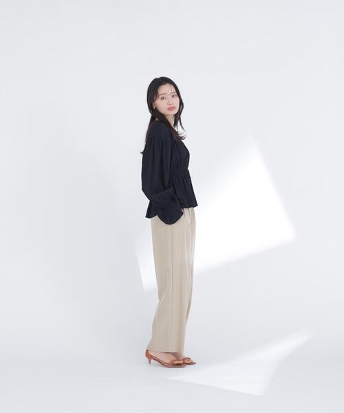 NATURAL BEAUTY BASIC（ナチュラルビューティーベーシック）の「◇Ｖネックギャザーブラウス（シャツ/ブラウス・レディース・ライトグリーン/ブラック/オフホワイト・FREE）」の11枚目の写真
