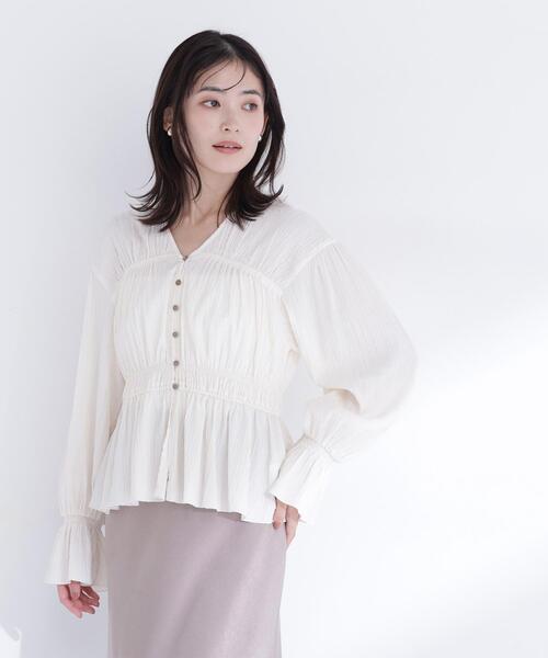 NATURAL BEAUTY BASIC（ナチュラルビューティーベーシック）の「◇Ｖネックギャザーブラウス（シャツ/ブラウス・レディース・ライトグリーン/ブラック/オフホワイト・FREE）」の15枚目の写真