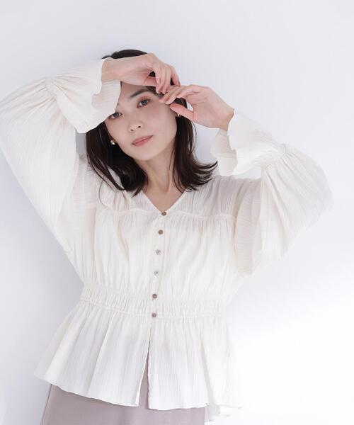 NATURAL BEAUTY BASIC（ナチュラルビューティーベーシック）の「◇Ｖネックギャザーブラウス（シャツ/ブラウス・レディース・ライトグリーン/ブラック/オフホワイト・FREE）」の17枚目の写真